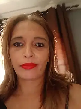2Juicy_pussy's Live XXX Chat