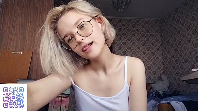 XXX chat uživo modela Smartemilia
