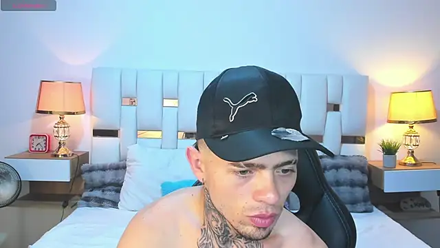 Chatroom XXX en direct de Zeus_damian21