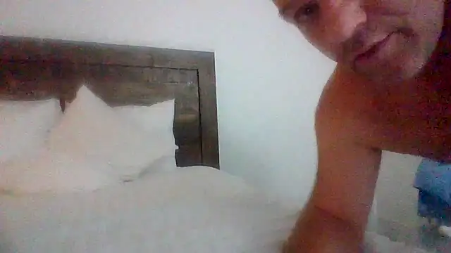 הופעת וובקאם של 2Clouded4U2C
