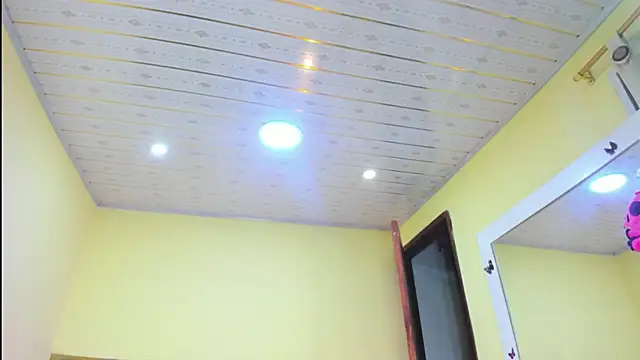 Chat +18 de Julia_Haye ao vivo