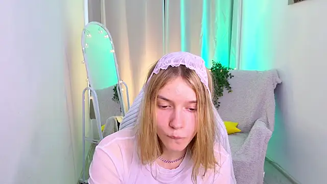 Chat +18 de MilanaRayy ao vivo