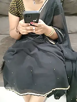 Mounika-25's Live XXX Chat