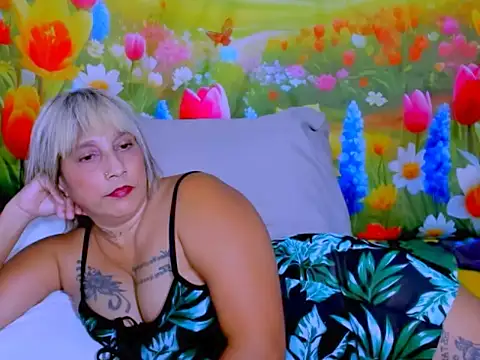 indianroxy Adlı Modelin Canlı XXX Sohbeti