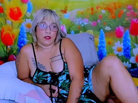 indianroxy live XXX chat