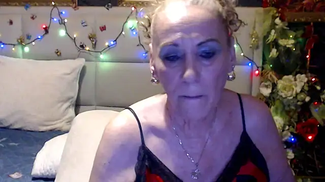 HappyWomanOn's Webcam Show