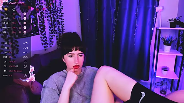Lily_xBabe Adlı Modelin Canlı XXX Sohbeti