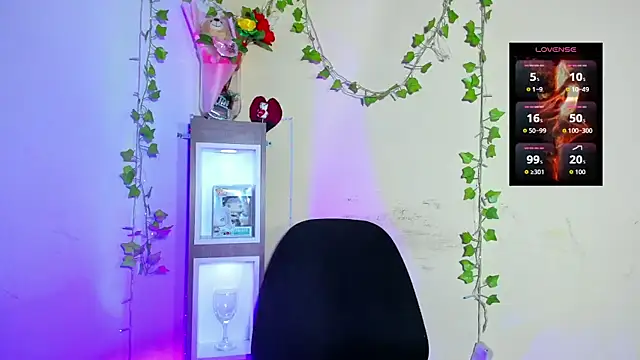 Milf_Luna_ 现场XXX聊天