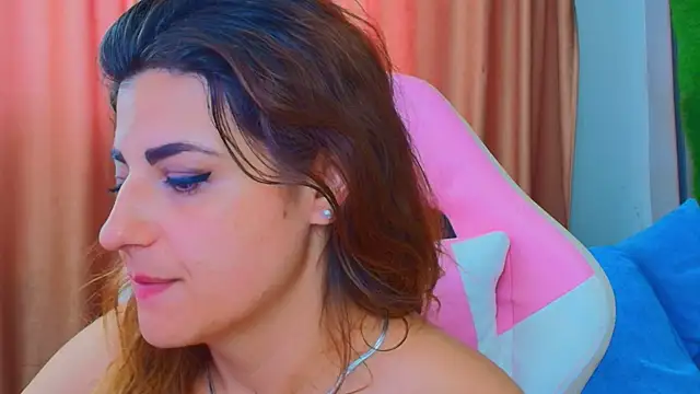 AmmyFlirty Adlı Modelin Canlı XXX Sohbeti