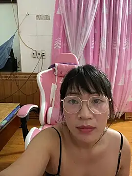 -Lyly_69 即時 XXX 聊天