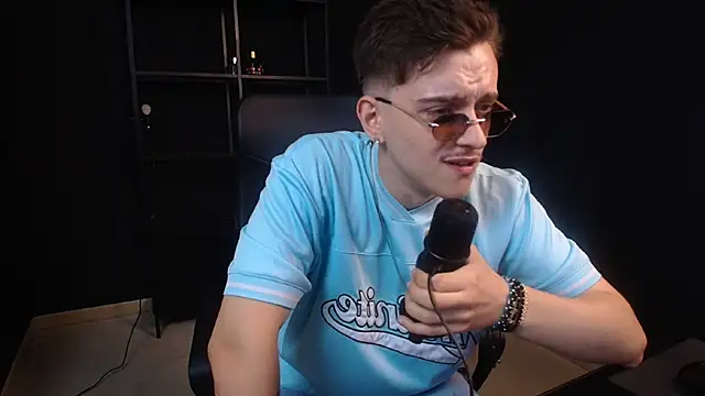 FelixStarkk Adlı Modelin Canlı XXX Sohbeti