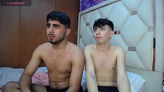 Michael_and_twinkk: вебкам-шоу