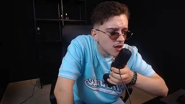 FelixStarkk Chat XXX in diretta