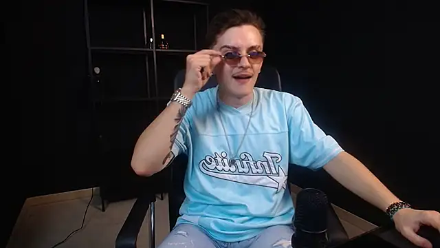 Chat +18 de FelixStarkk ao vivo