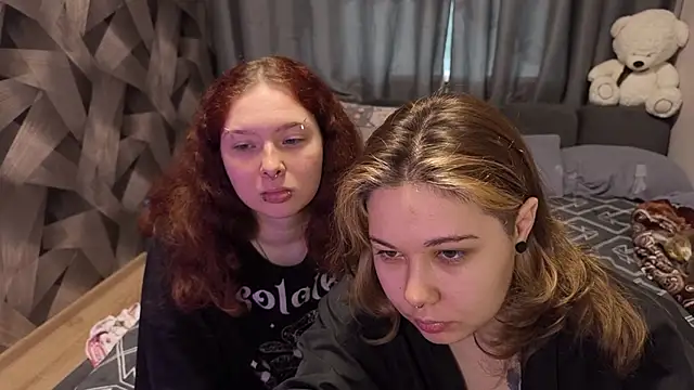 LunarCouple_ Show in webcam