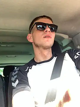 Show modela SexmachoThumb na web-kameri