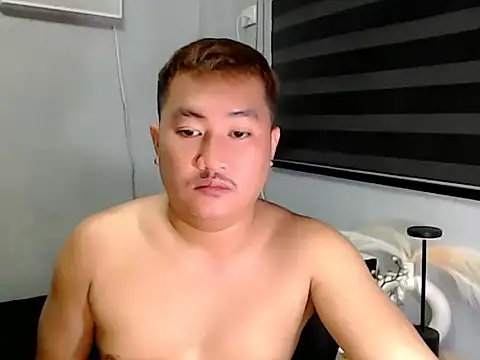 Bigdaddybear888のライブXXXチャット