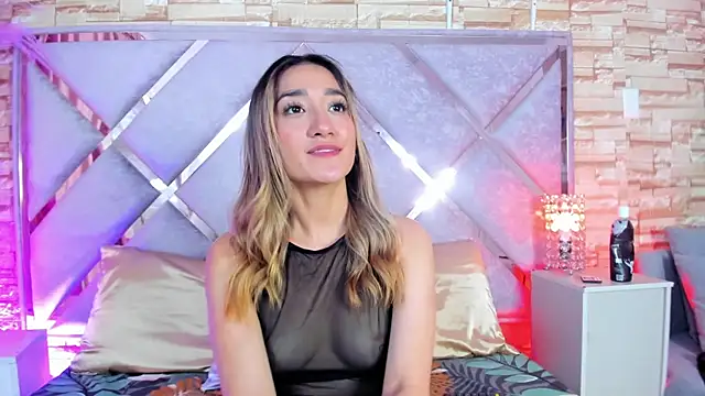 Chat +18 de lucy_davies ao vivo