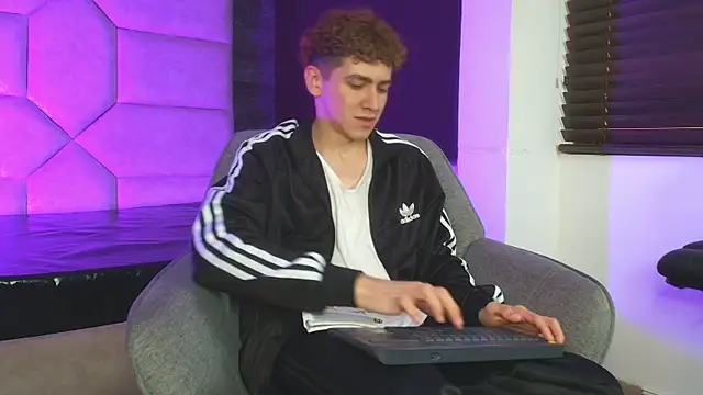 Chat +18 de Tyler_Mcrey ao vivo