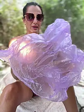 XXX chat uživo modela adya-aly