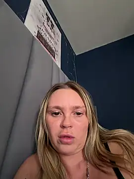 Chatroom XXX en direct de Sky25x
