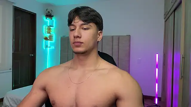 CHRIS_MORGAN1 Adlı Modelin Canlı XXX Sohbeti