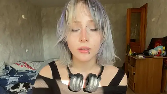 Shinecirtus22 élő XXX-chatje