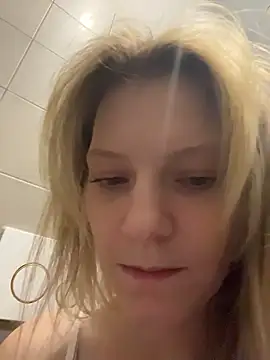 MaryHiggins Adlı Modelin Canlı XXX Sohbeti