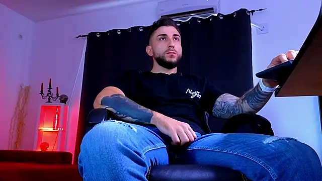 MightyAaron66 Live XXX Chat