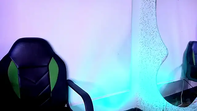 Chatroom XXX en direct de adalya_y