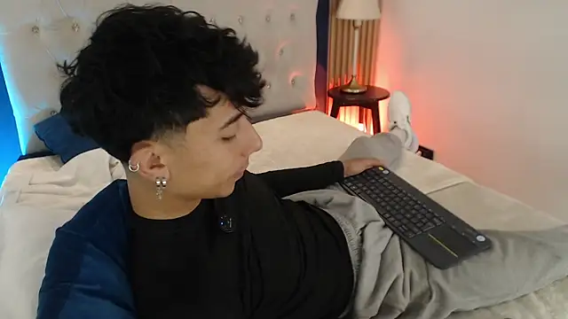 Aiden_Rivers_ Live XXX-Chat