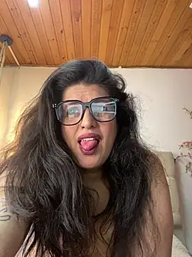 Andrea_secret_ Adlı Modelin Canlı XXX Sohbeti