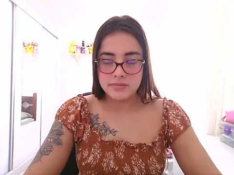 Chat +18 de maliamiller ao vivo