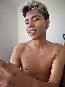MaxiWildd live XXX chat