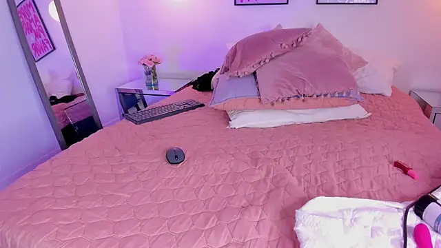 צ'אט XXX בשידו ר חי של camilaa7