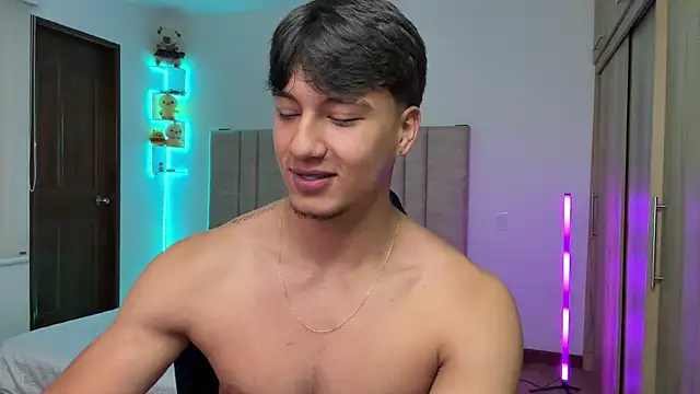 CHRIS_MORGAN1 Adlı Modelin Canlı XXX Sohbeti