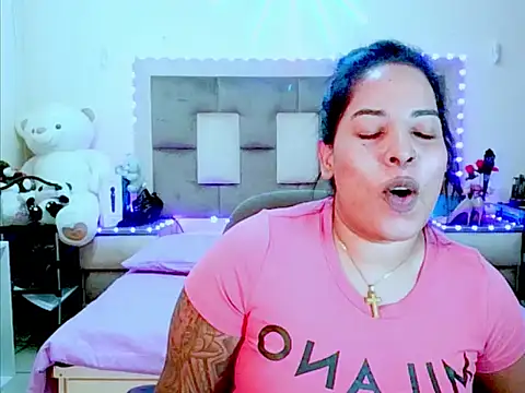 indiantopaz694u 现场XXX聊天