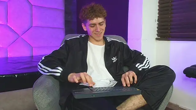 Онлайн чат XXX Tyler_Mcrey