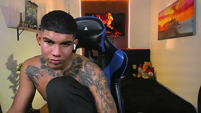 Pokazy przed kamerką – Damian_latinxxx