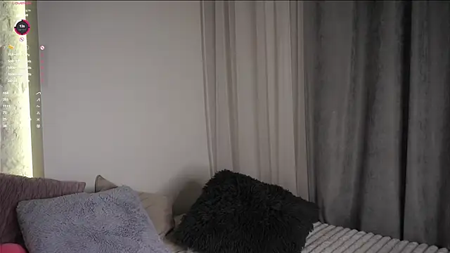 Chatroom XXX en direct de YettaCalabria