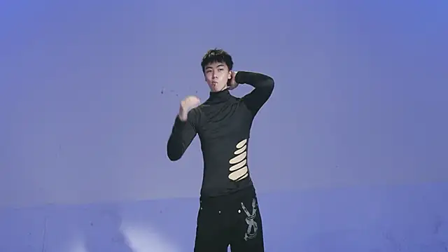 YLBOY-777's Live XXX Chat