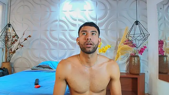 AronnCruz live XXX chat