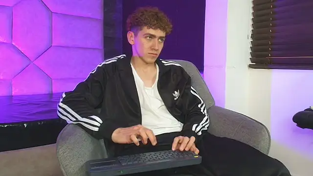 دردشة Tyler_Mcrey الجنسية المباشرة