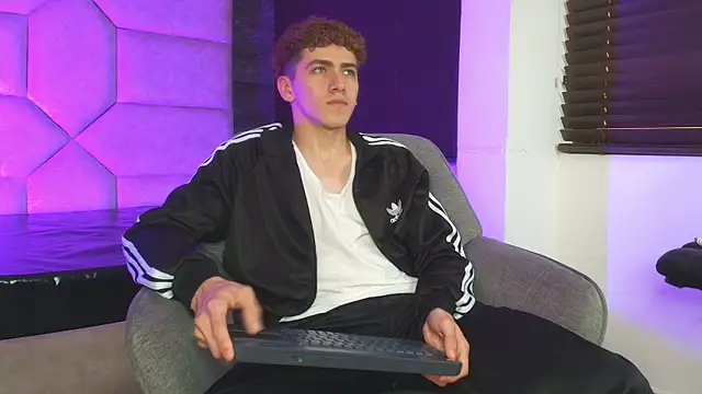 צ'אט XXX בשידור חי של Tyler_Mcrey