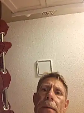daddy_daddy_d Show in webcam
