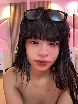 chloe_larson Adlı Modelin Canlı XXX Sohbeti