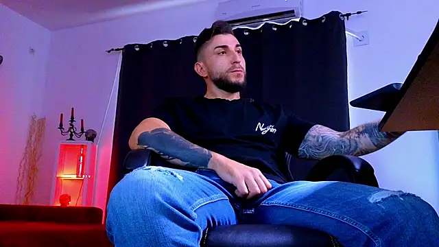 MightyAaron66 élő XXX-chatje