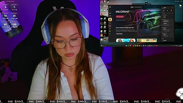 Emili1-'s Live XXX Chat