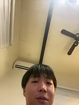 Riichan_r লাইভ XXX চ্যাট
