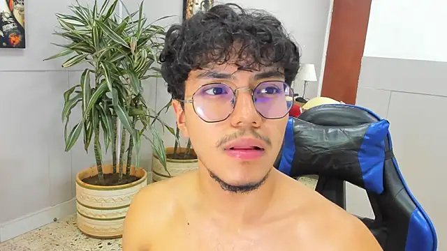 Chat XXX ao vivo de kai_storn